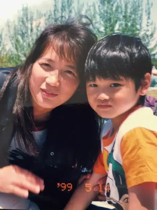 大谷翔平選手の両親：母親の経歴
4歳の翔平と